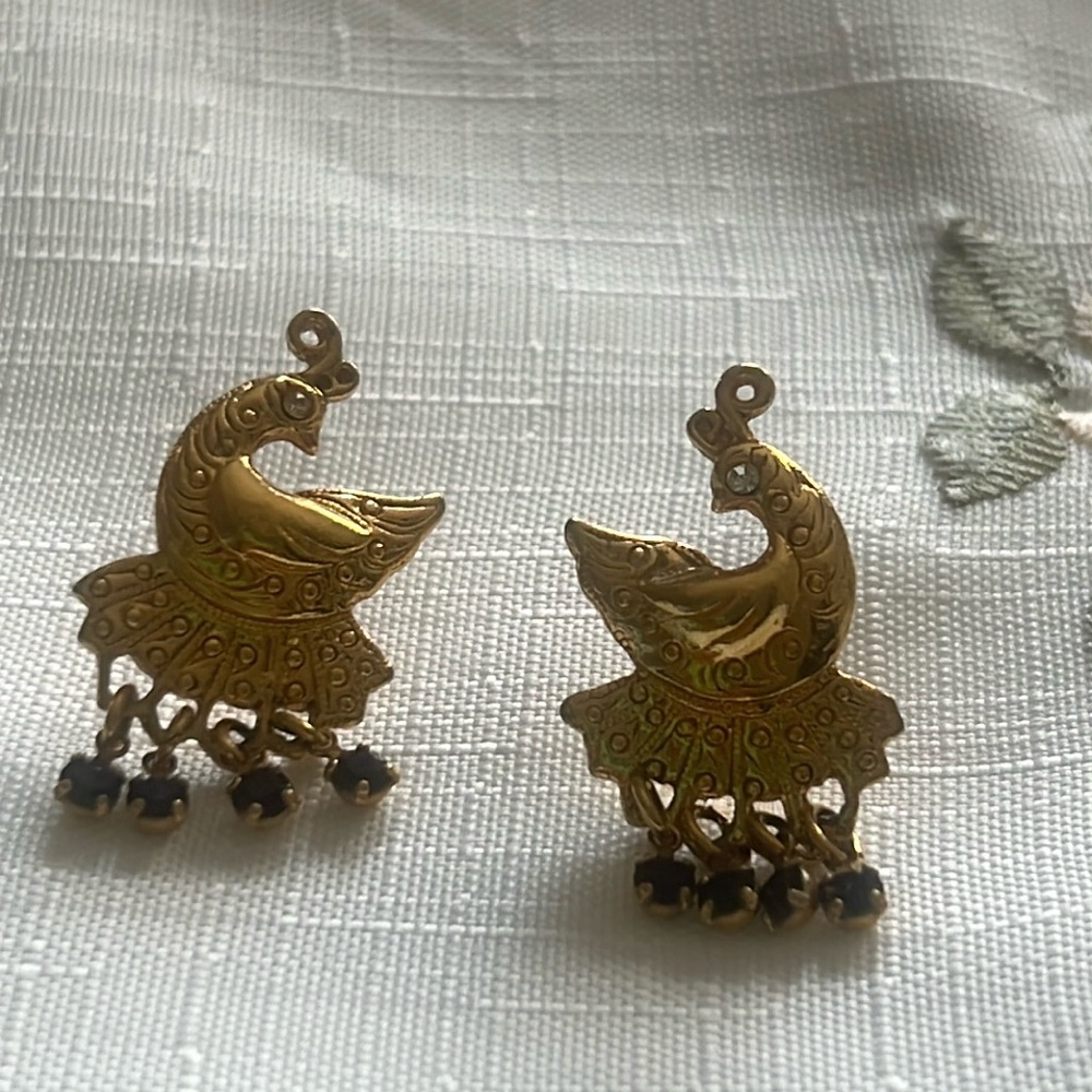 90’s VTG AVON peacock gold tone amethyst rhinestone dangling pierced earring